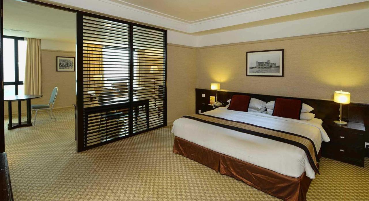 Pacific Regency Hotel Suites Kuala Lumpur Zimmer foto A room at the hotel